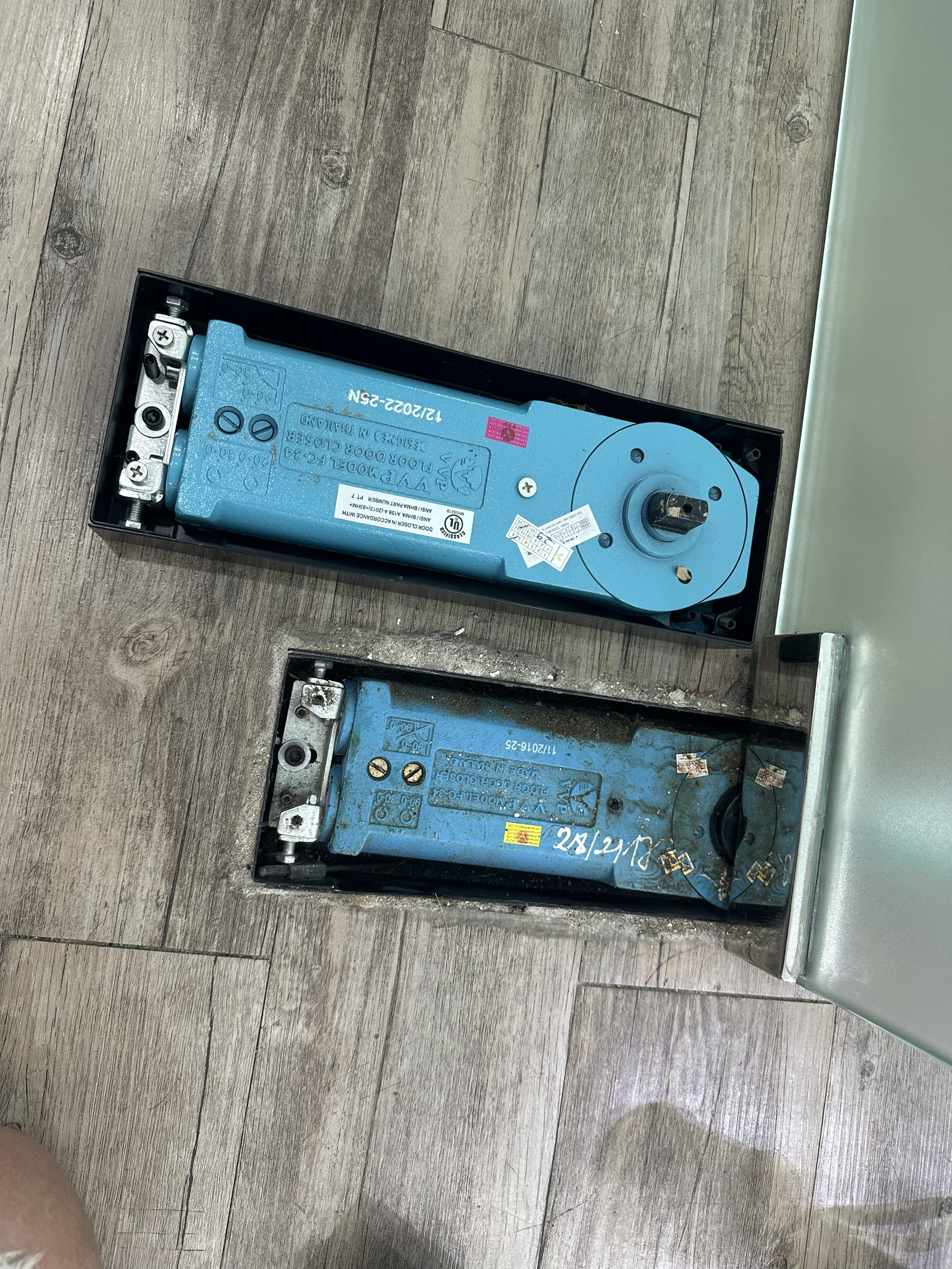 Sửa Cửa Kính Cường Lực 1