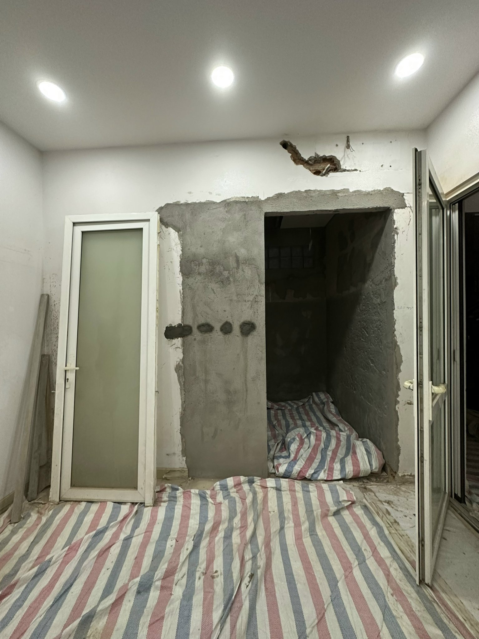 SỬA CỬA NHỰA LÕI THÉP QUẬN 1